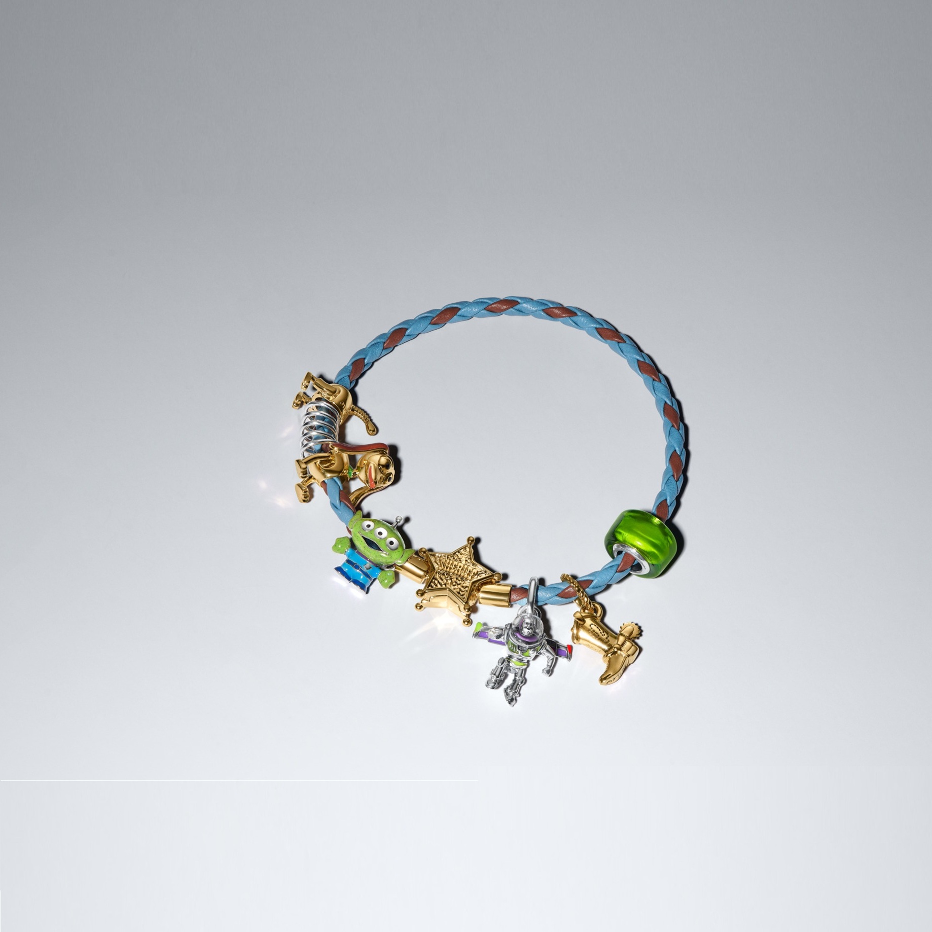 2026 Pandora x Disney 系列新品 手鏈$2,880串飾$1,080起