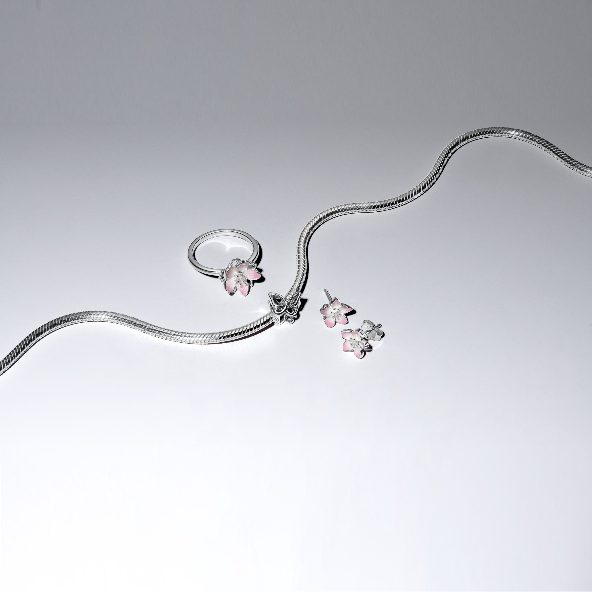 2026 全新春季珠寶系列 項鏈$5,280 串飾$1,280 耳環$2,880 戒指$3,280