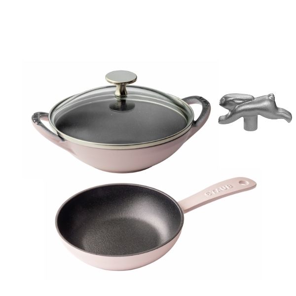 STAUB粉紅奶酪迷你煲鑄鐵鍋16cm+鑄鐵單柄煎鍋16cm+兔造型鍋蓋頭